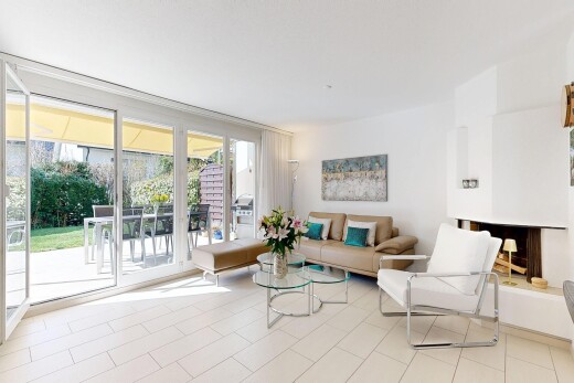 wohnzimmer mit gipskartonwand, drywall, inside property, natürliches licht, und natural light