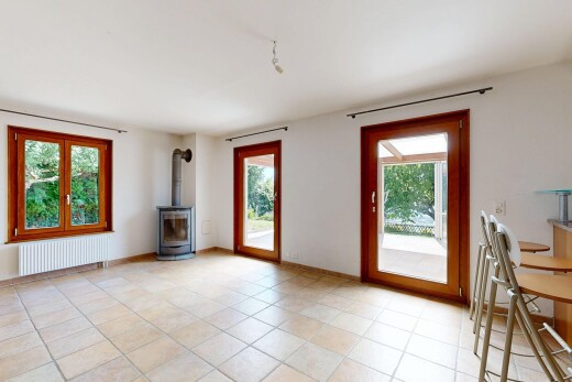 salon avec poêle à bois, radiateur, light floor, inside property, et cloison sèche