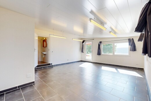 pièce vide avec inside property, cloison sèche, drywall, lumière naturelle, et natural light