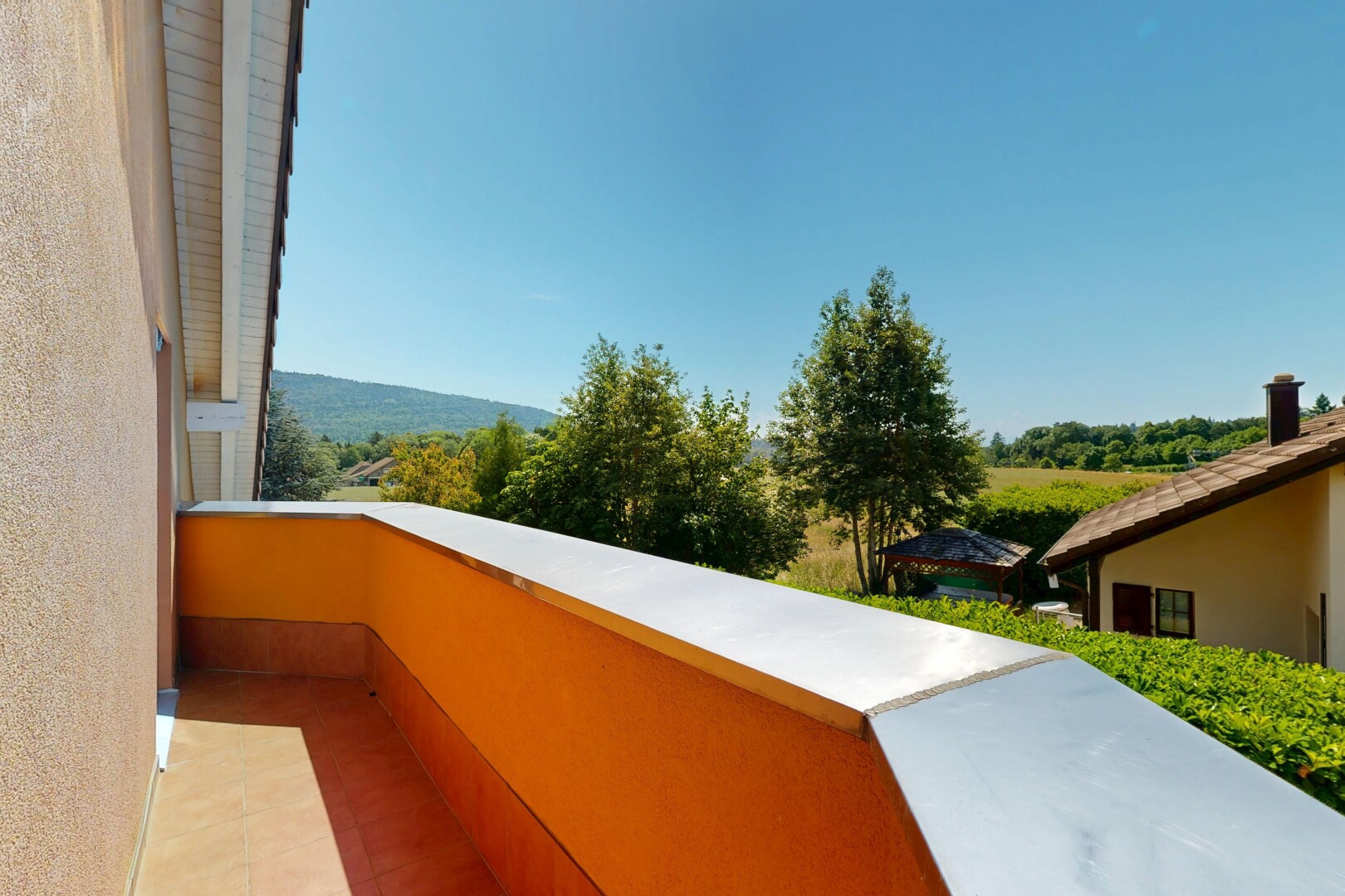 balcon avec from property, balcon, et day time