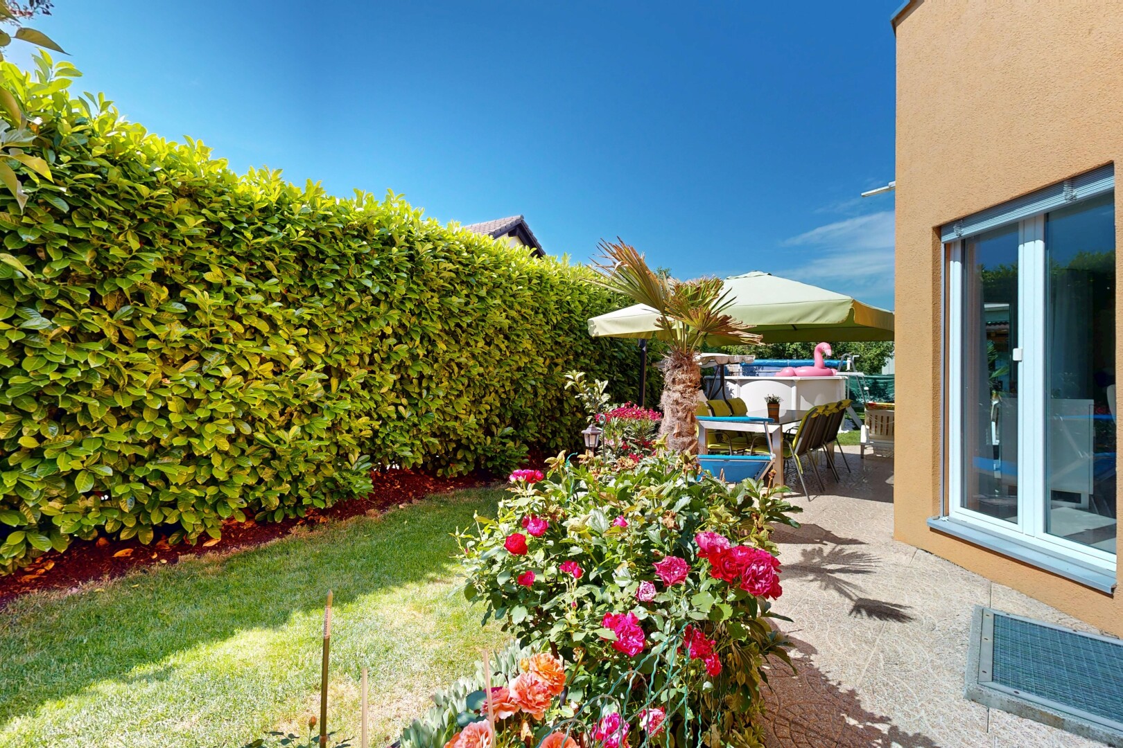 jardin avec from property, terrasse, et day time