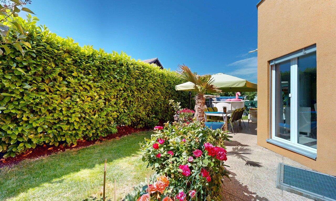 jardin avec from property, terrasse, et day time
