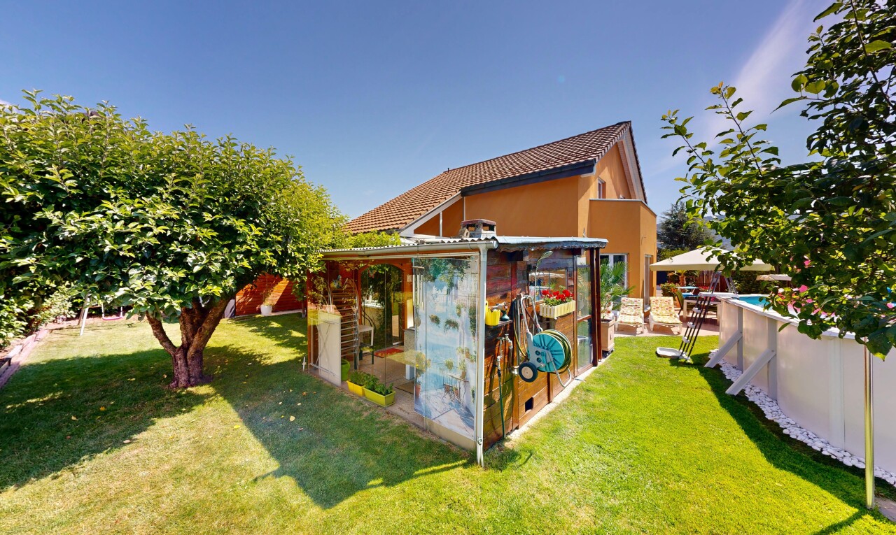 façade avec pelouse, structure extérieure, from property, day time, et bardage en stuc