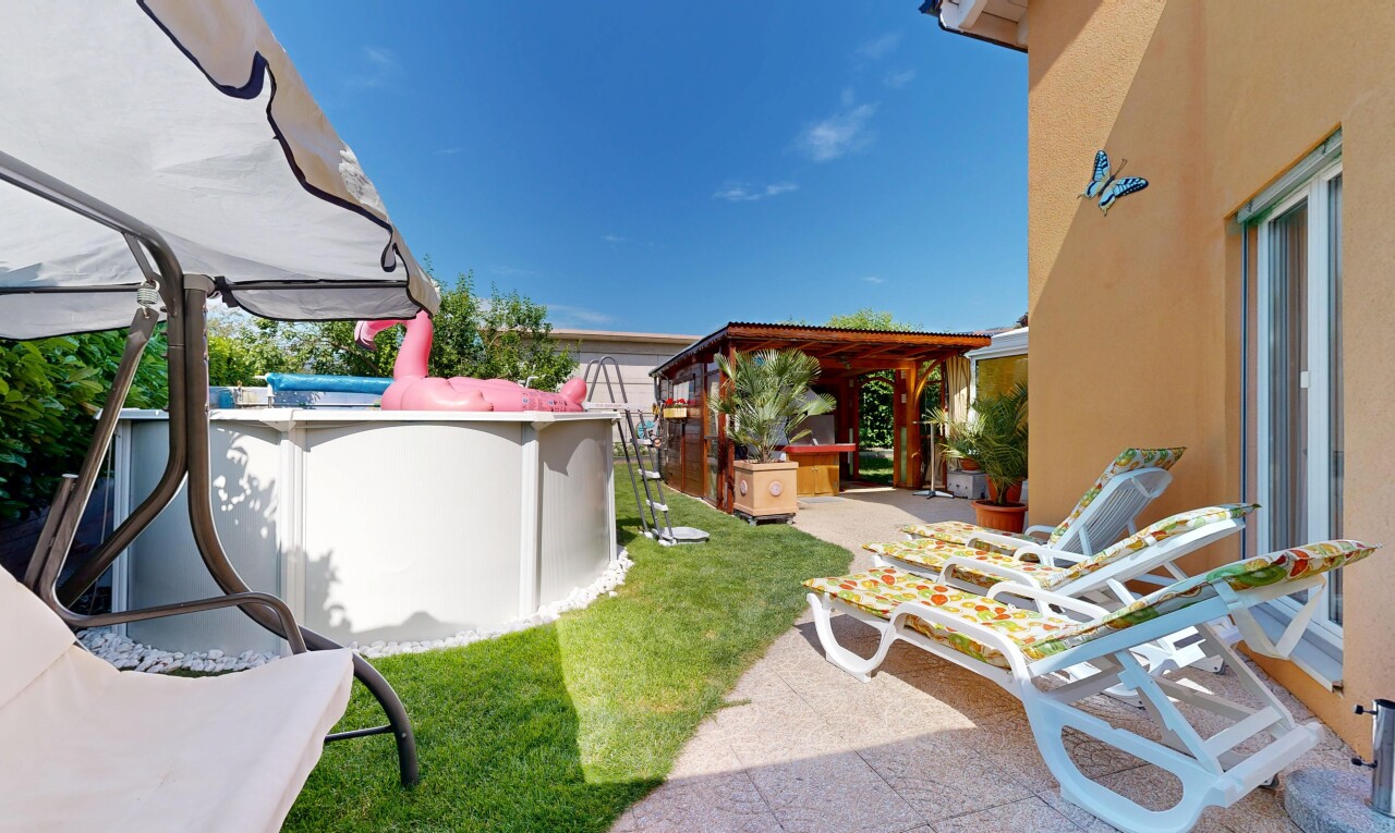 terrasse avec piscine, from property, terrasse, day time, et pelouse