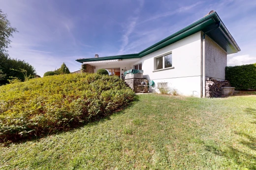 façade avec pelouse, property visible, day time, from property, et bardage en stuc