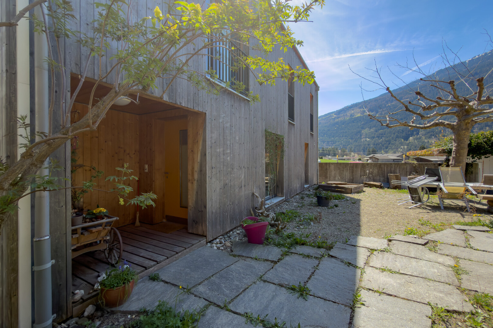 terrasse avec from property, mountain view, vue sur la montagne, day time, et terrasse