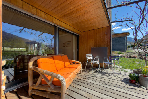 view of wooden deck featuring an outdoor lounge area