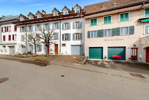 außenansicht mit wohngebietblick, eingebaute garage, und auffahrt