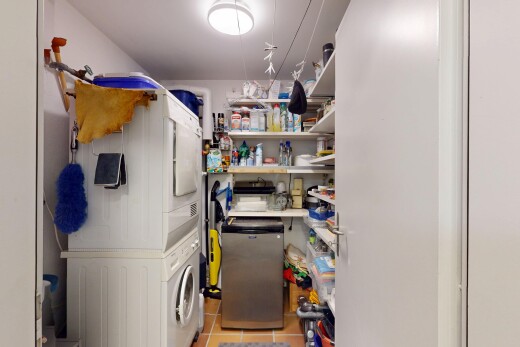 wäschekammer mit fliesenboden, waschturm, und wäscherei