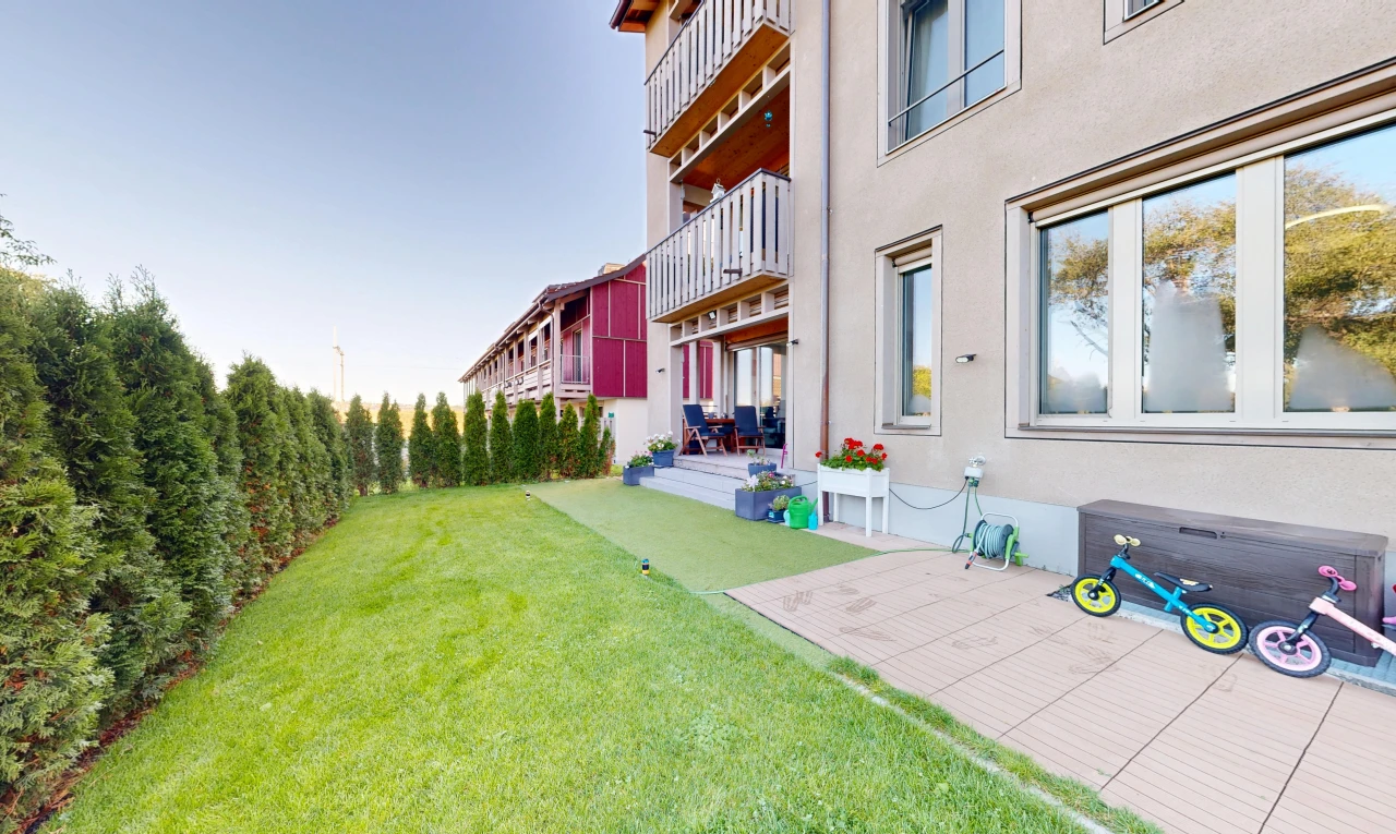 garden with a yard and a balcony