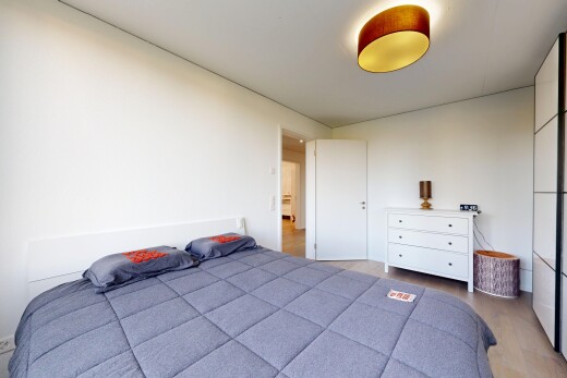 chambre avec cloison sèche, drywall, sol en finition bois, wood finish floor, et inside property
