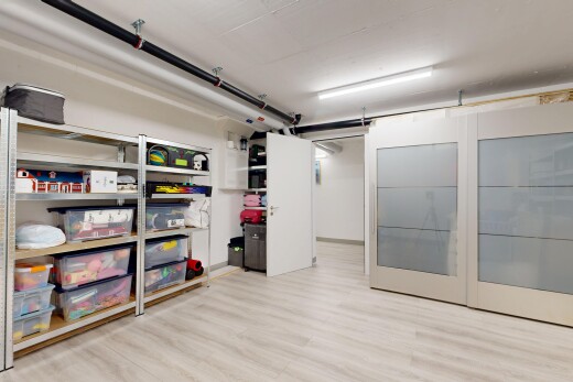 garde-manger avec porte de grange