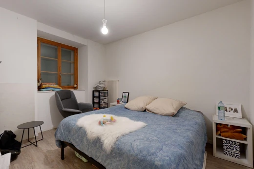 chambre avec plancher de bois