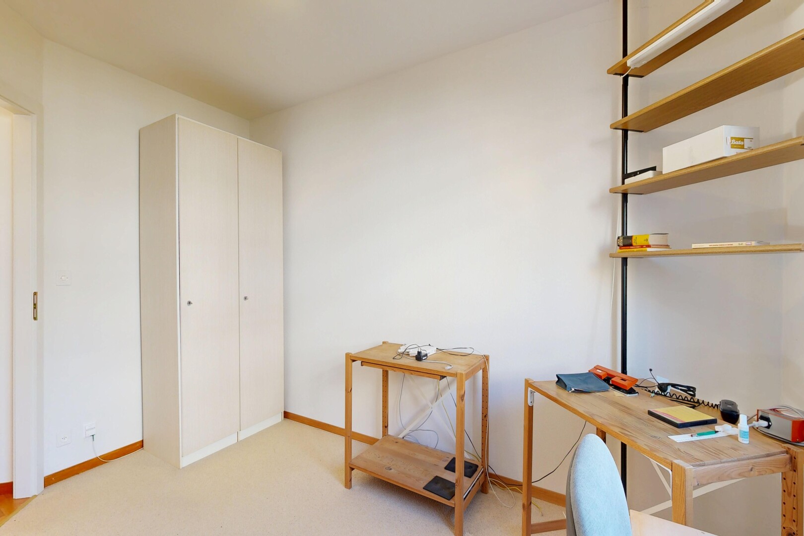 room with light carpet and baseboards