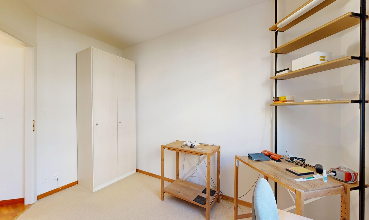 room with light carpet and baseboards