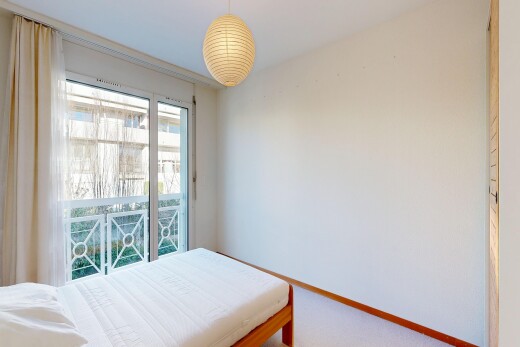 chambre avec cloison sèche, drywall, moquette, carpet, et inside property