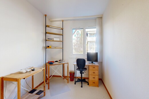 bureau avec lumière naturelle, natural light, télévision, light floor, et inside property