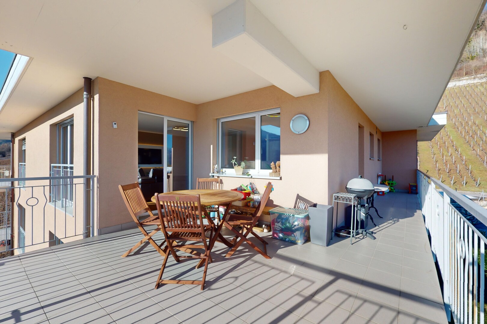 terrasse avec balcon