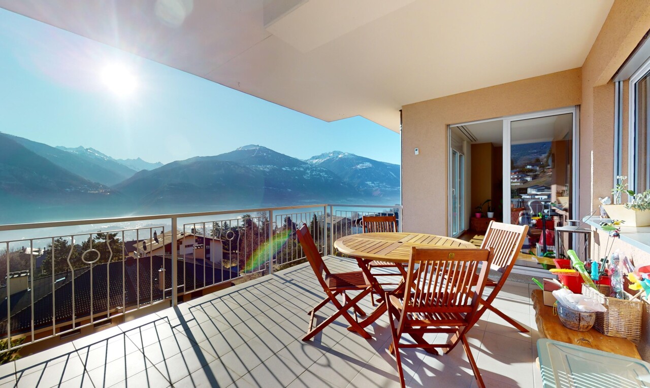 terrasse avec vue sur la mer, balcon, et vue sur la montagne