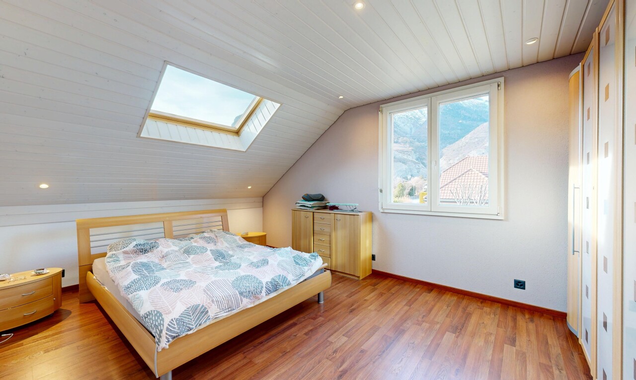 chambre avec éclairage encastré, recessed lighting, pièce supplémentaire, lumière naturelle, et natural light