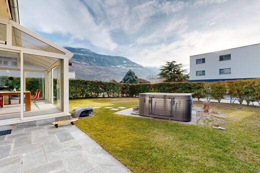 jardin avec vue sur la montagne, mountain view, from property, day time, et pelouse
