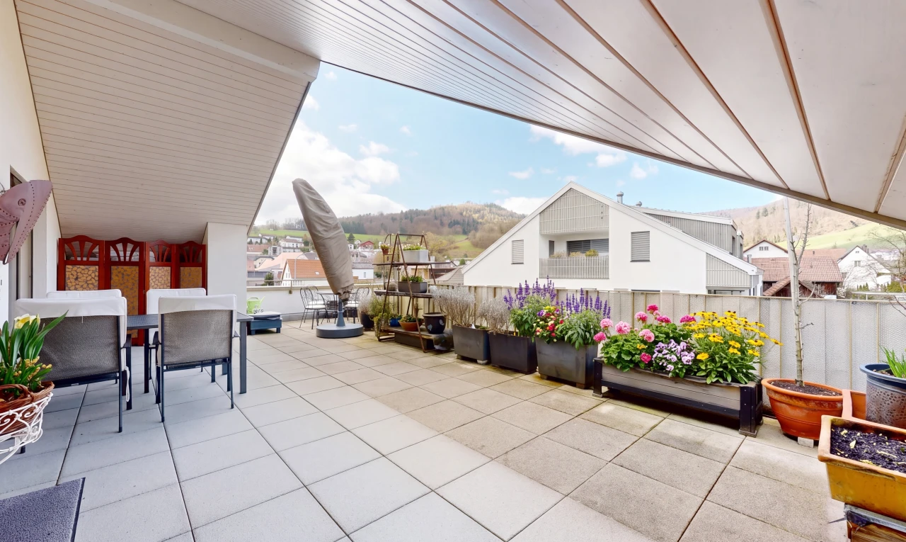 terrasse avec terrasse, day time, coin repas extérieur, et from property