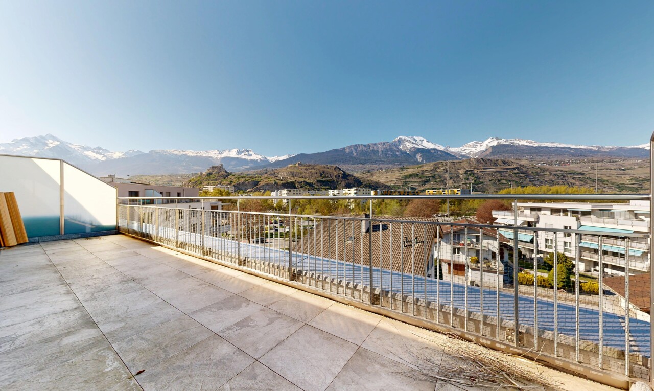 terrasse mit terrasse, blick auf die berge, mountain view, day time, und from property