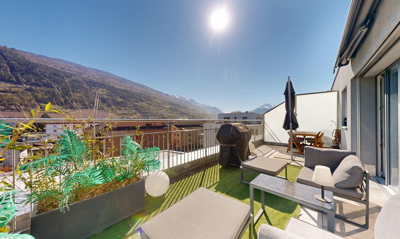 balkon mit terrasse, from property, day time, grill, und blick auf die berge