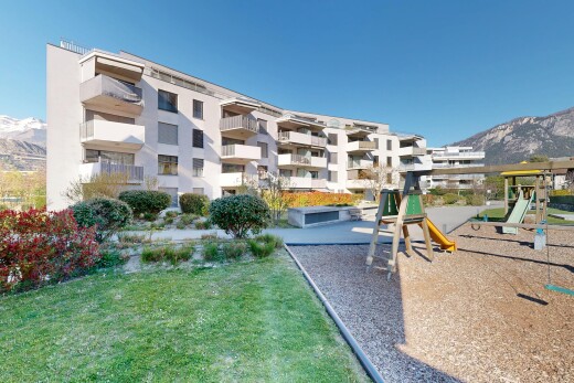 extérieur du bâtiment avec vue sur la montagne, mountain view, day time, from community, et vue sur le complexe d'appartements