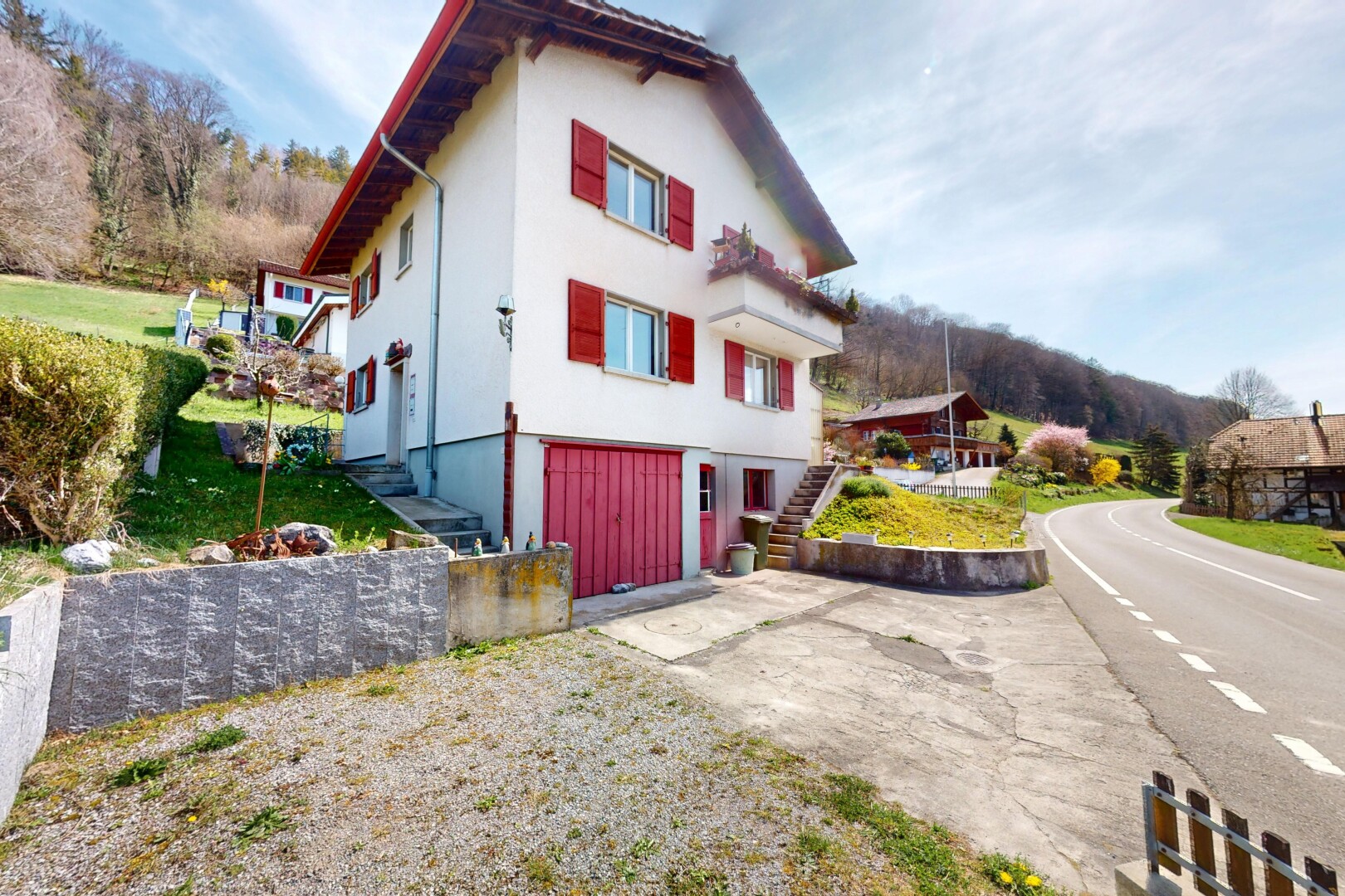 außenansicht mit treppen, auffahrt, eingebaute garage, kellergarage, und stuckverkleidung