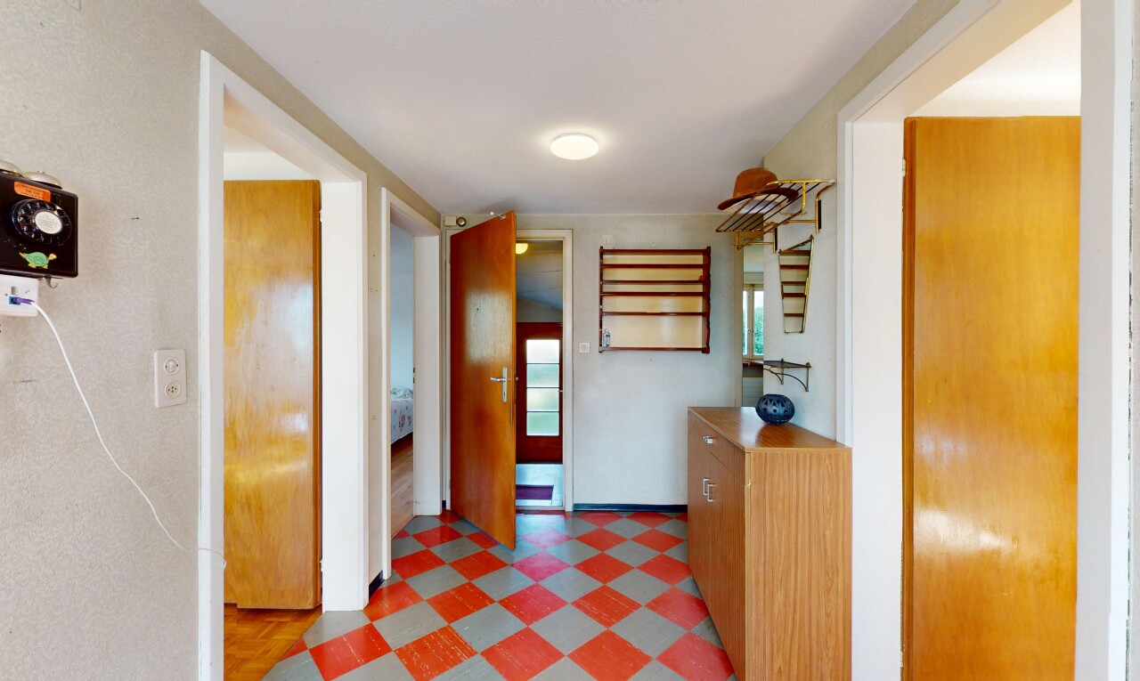 halle / korridor mit vinylboden und gipskartonwand
