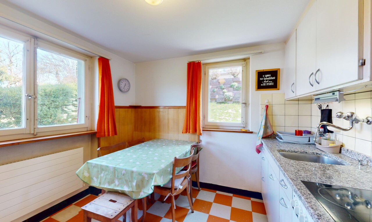 küche mit gipskartonwand, vertäfelungswand, waschbecken, und vinylboden