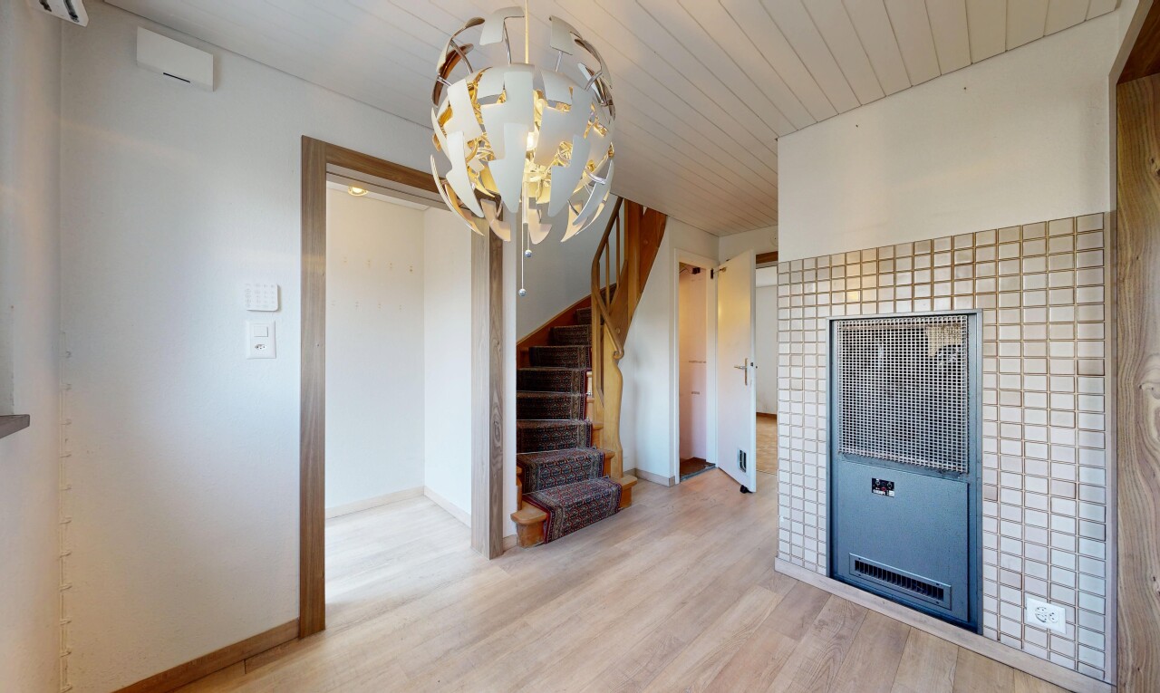 treppe mit inside property, treppen, holzfußboden, wood finish floor, und gipskartonwand