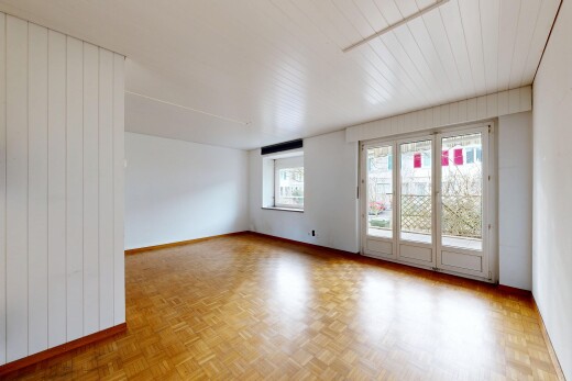 leerer raum mit natürliches licht, natural light, inside property, holzfußboden, und wood finish floor