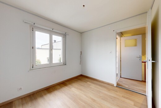leerer raum mit inside property, holzfußboden, wood finish floor, gipskartonwand, und drywall