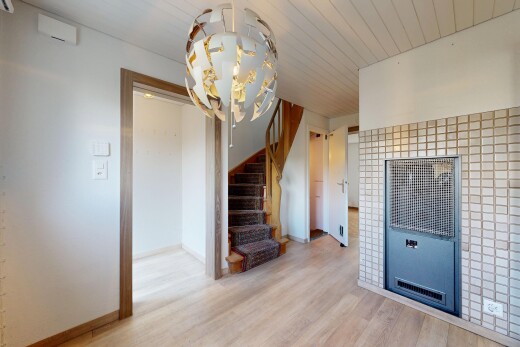 treppe mit inside property, treppen, holzfußboden, wood finish floor, und gipskartonwand