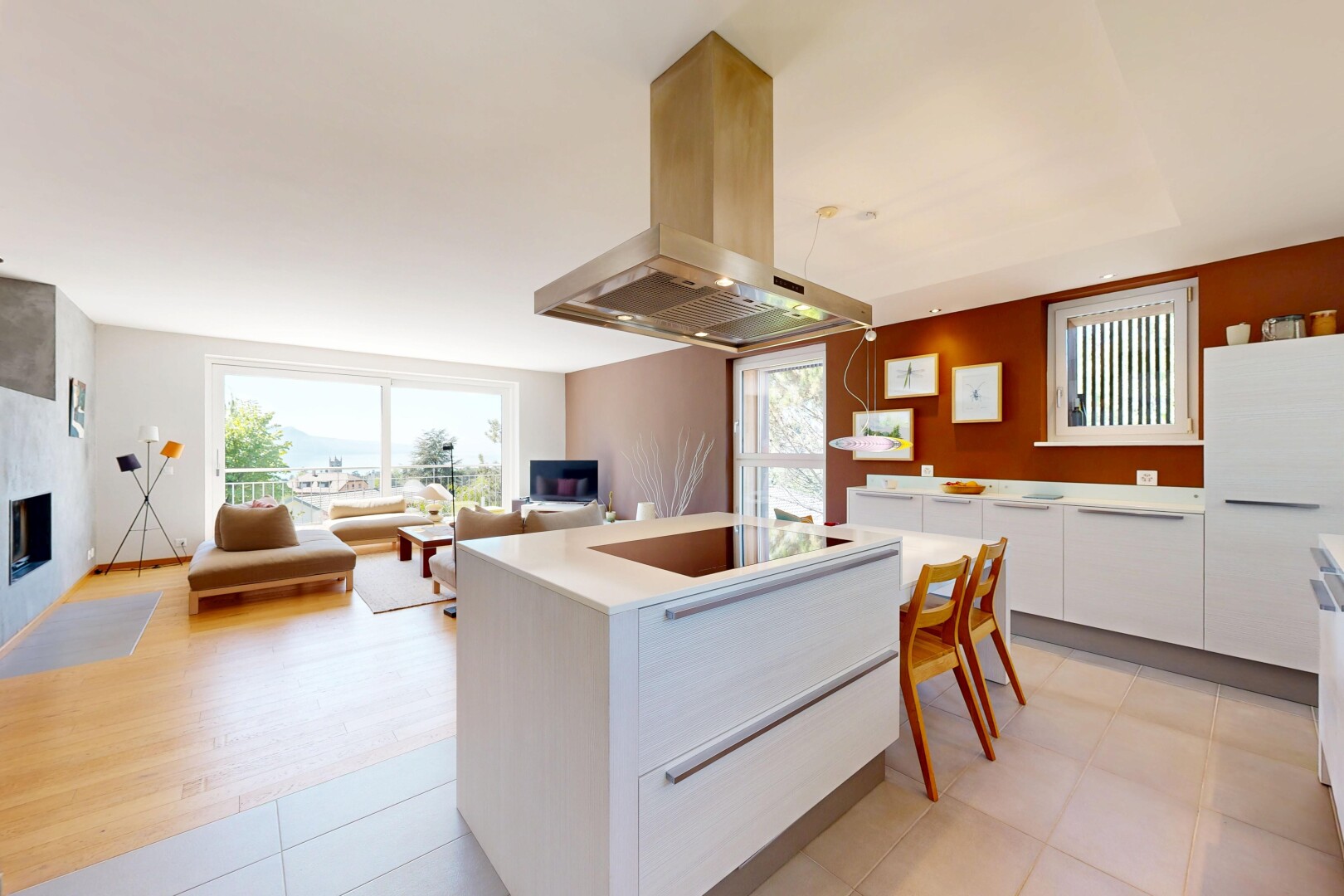 küche mit dunstabzugshaube, white cabinets, weiße schränke, gipskartonwand, und drywall