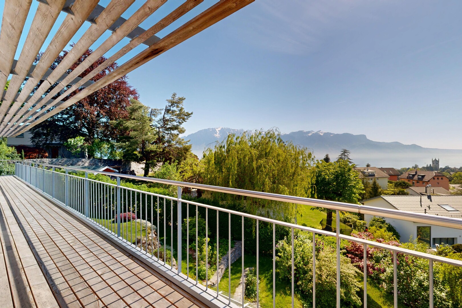 balkon mit mountain view, blick auf die berge, day time, from property, und pergola