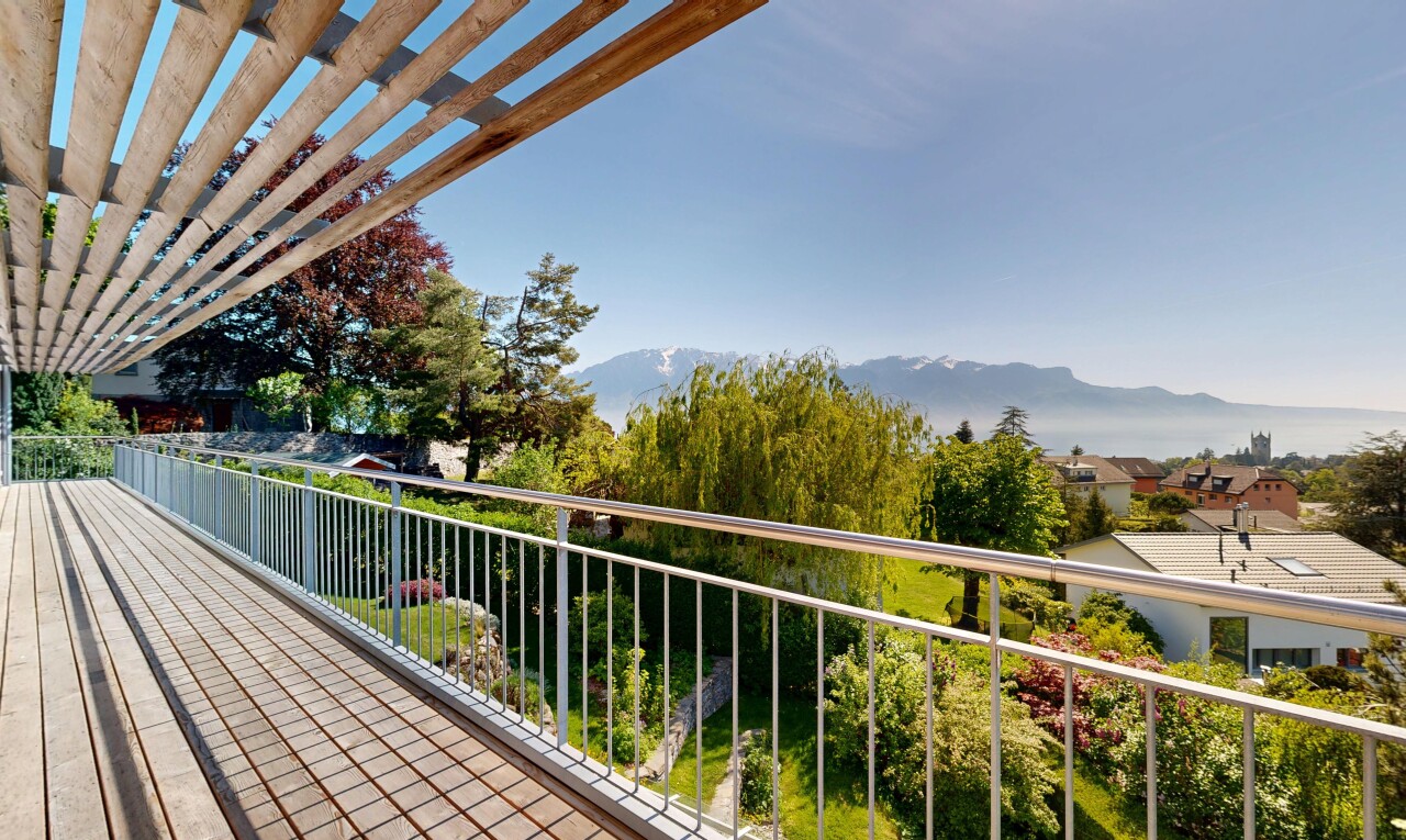 balkon mit mountain view, blick auf die berge, day time, from property, und pergola