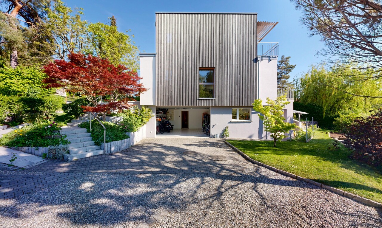außenansicht mit vertikale verkleidung, day time, property visible, holzverkleidung, und integrierter carport
