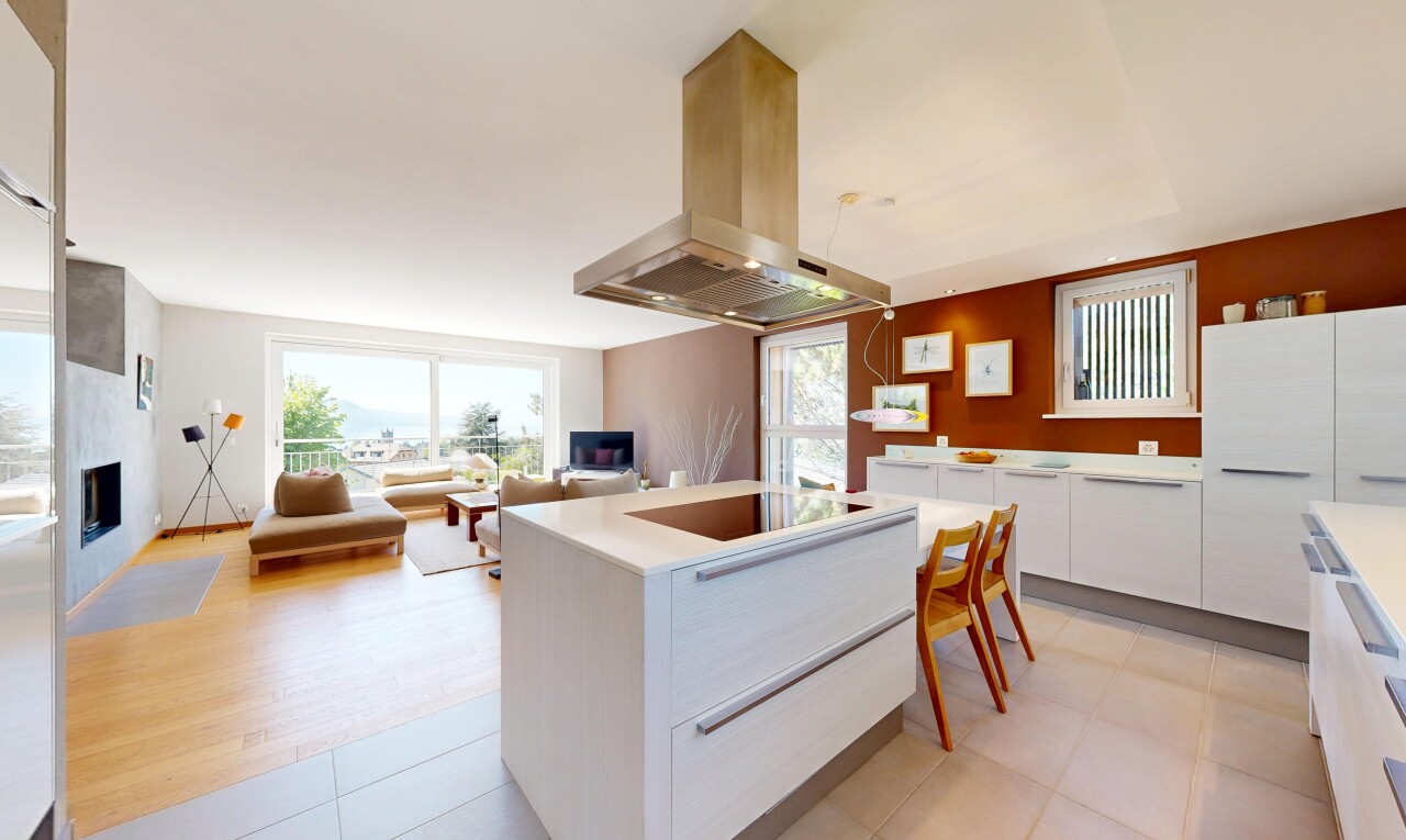 küche mit dunstabzugshaube, white cabinets, weiße schränke, gipskartonwand, und drywall