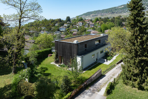 façade avec pelouse, day time, et property visible