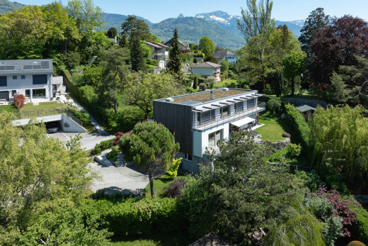 façade avec mountain view, vue sur la montagne, day time, woods view, et vue sur les bois