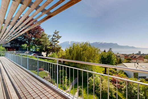 balcon avec mountain view, vue sur la montagne, day time, from property, et pergola
