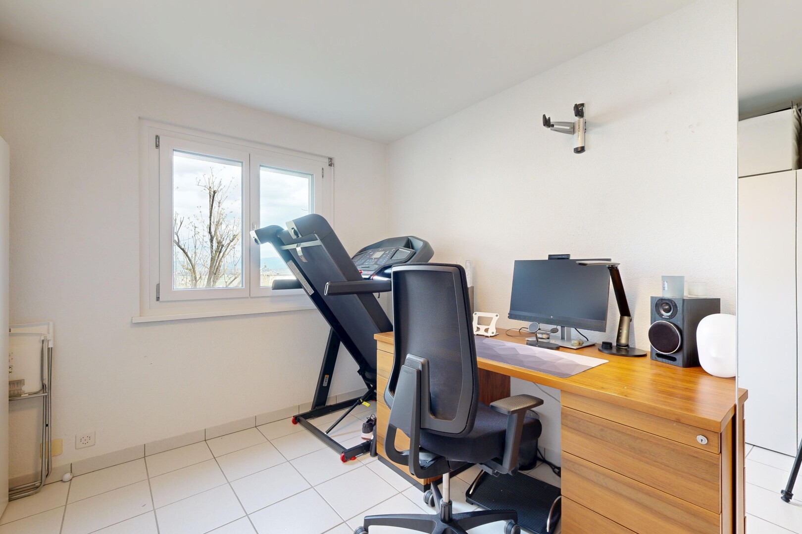 büro mit gipskartonwand, drywall, bürobereich, light floor, und inside property