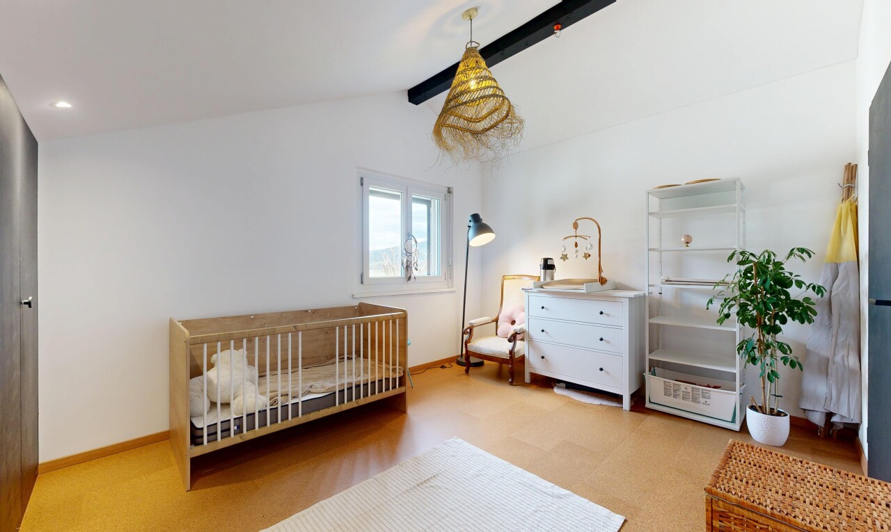 zimmer / schlafzimmer mit gipskartonwand, drywall, inside property, dachschräge, und vaulted ceiling