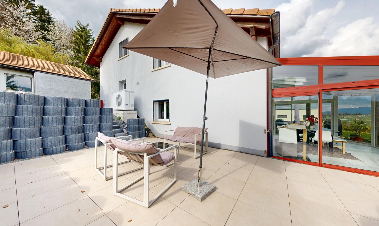 terrasse mit property visible