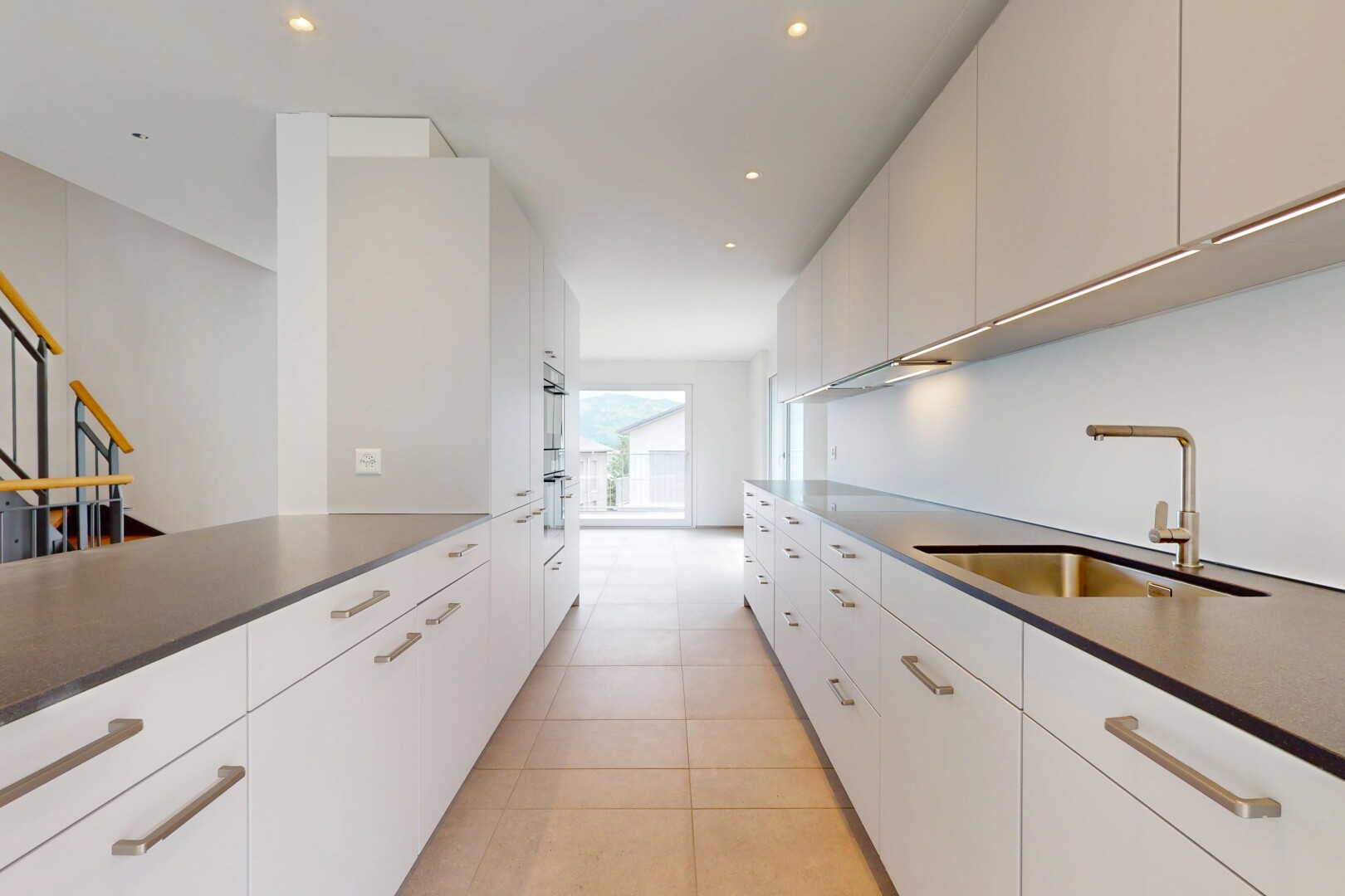 küche mit natürliches licht, natural light, waschbecken, einbauleuchten, und recessed lighting