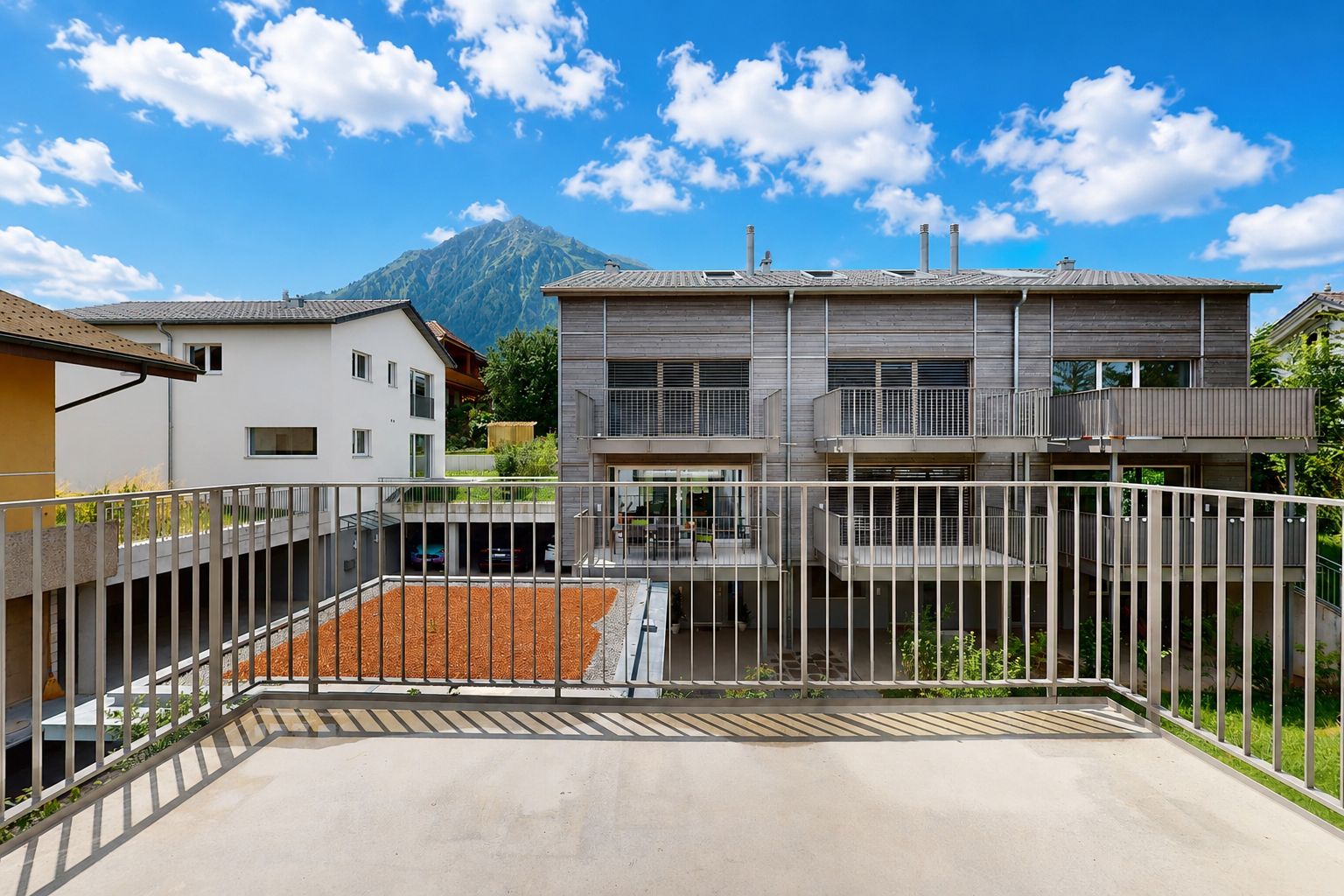 terrasse mit blick auf die berge, mountain view, day time, und balkon