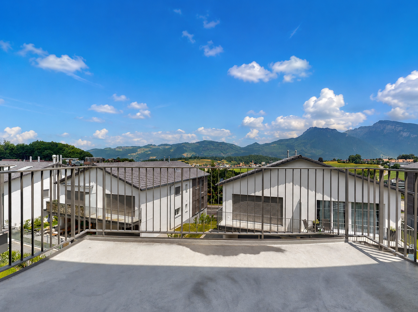terrasse mit blick auf die berge, mountain view, terrasse, und day time